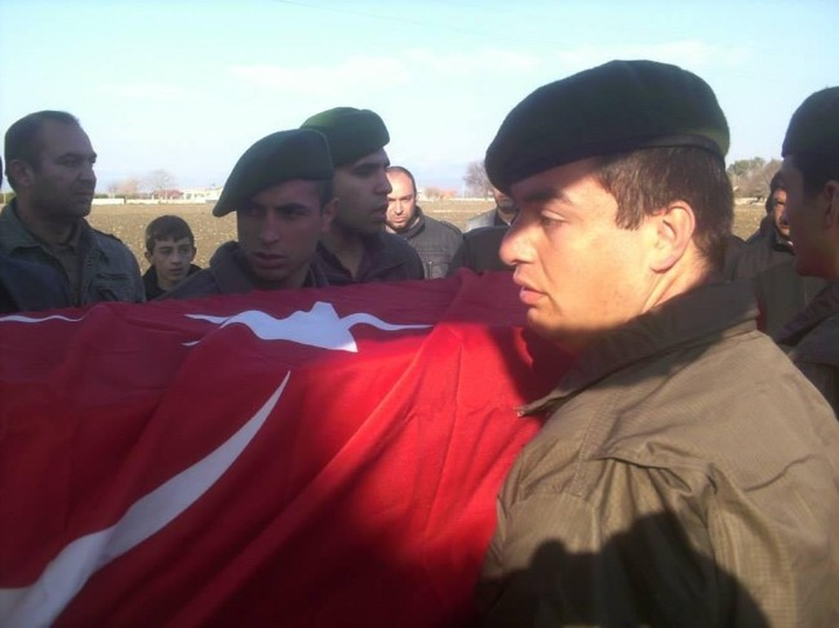 Kalp Krizi Geçiren Uzman Çavuş Kozan\'da Toprağa Verildi