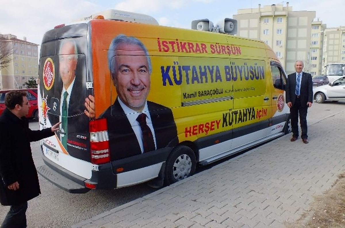AK Partili Kamil Saraçoğlu\'nun Seçim Minibüsü Hazır
