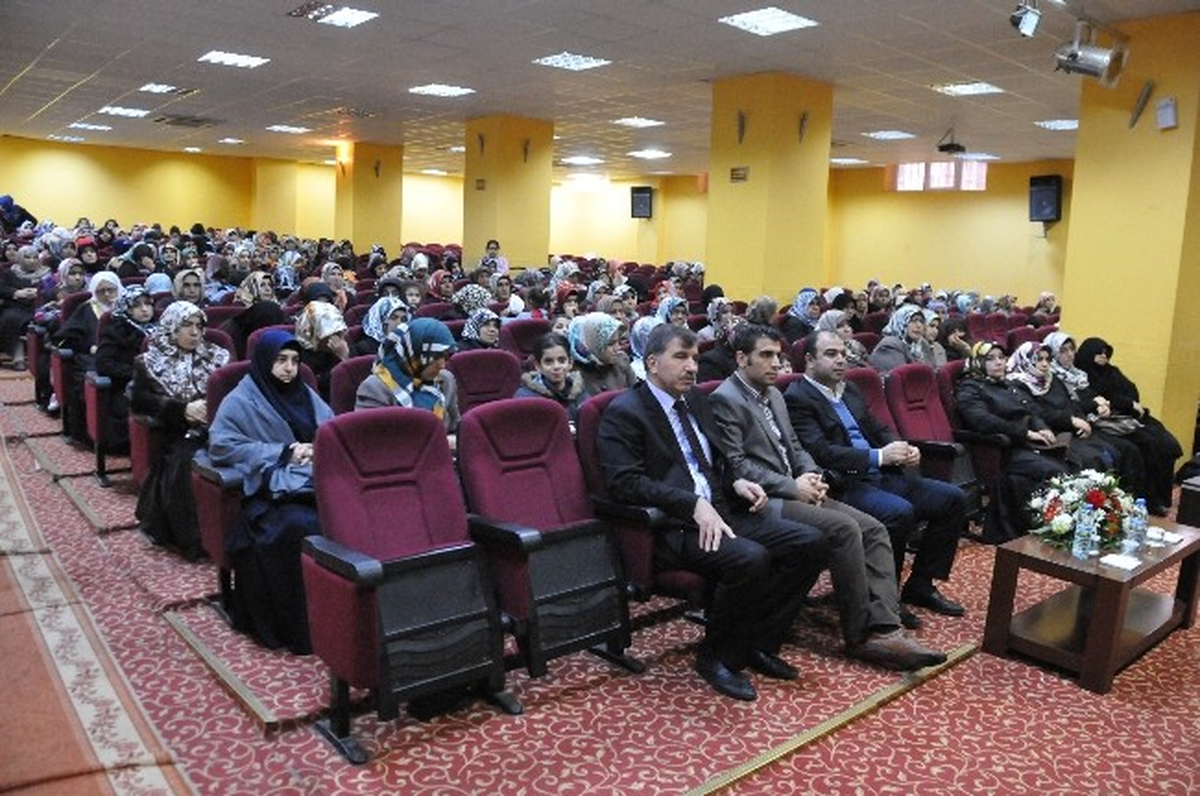Karaköprü Belediyesi Tarafından \'Kadın Hakları\' Semineri Verildi