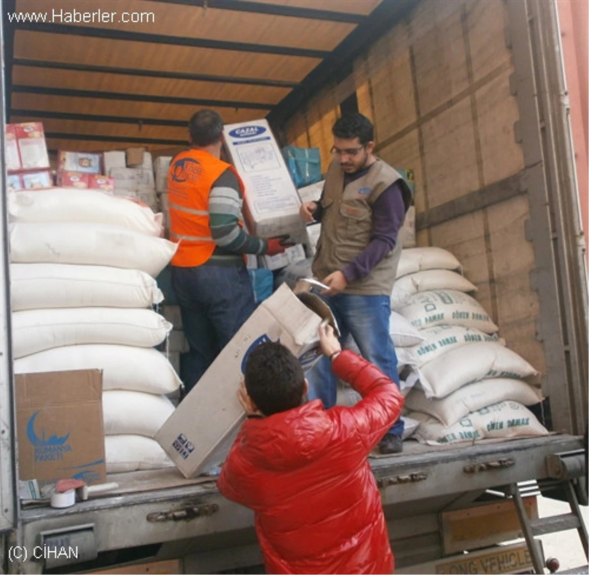 Kimse Yok mu Konya Şubesinden Suriyelilere Gıda Yardımı