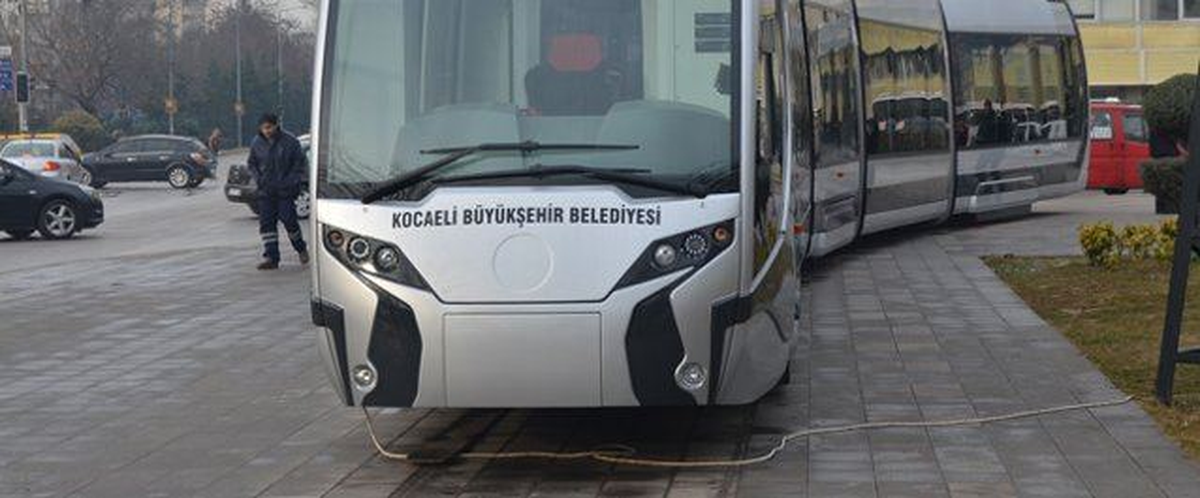 Başkan Rayı Olmayan Tramvayı Tanıttı, Sosyal Medya Yıkıldı