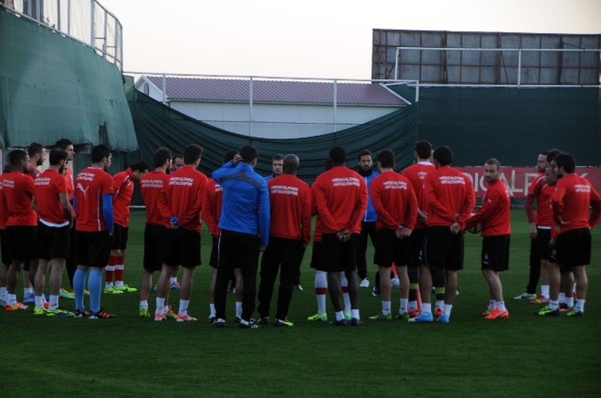 Medical Park Antalyaspor\'da Galatasaray Mesaisi Sürüyor