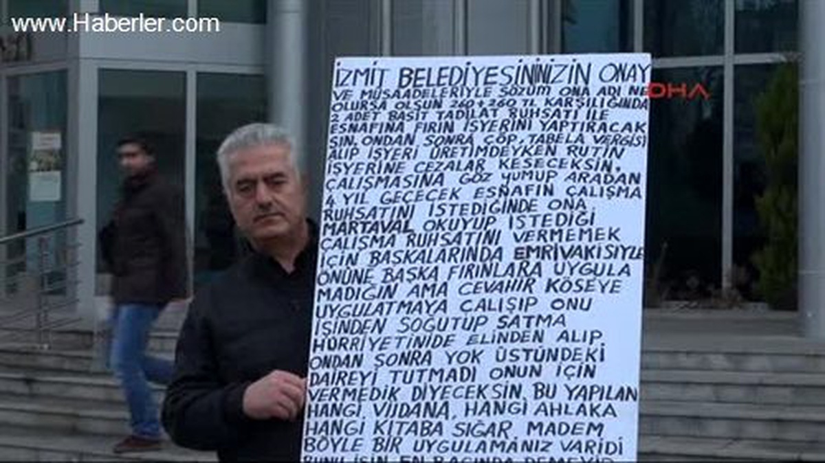 Öfkeli Fırıncı Belediye Binası Önünde Yine Protesto Yaptı