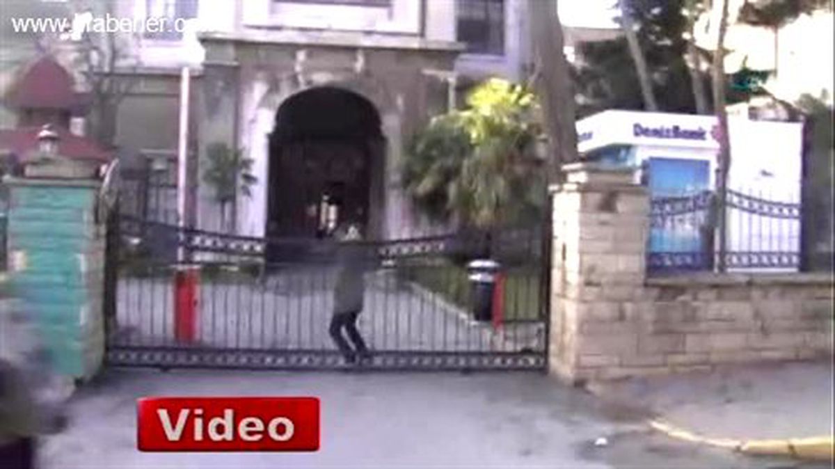 Öğrenciler Birbirlerine Bıçak ve Sopalarla Saldırdı