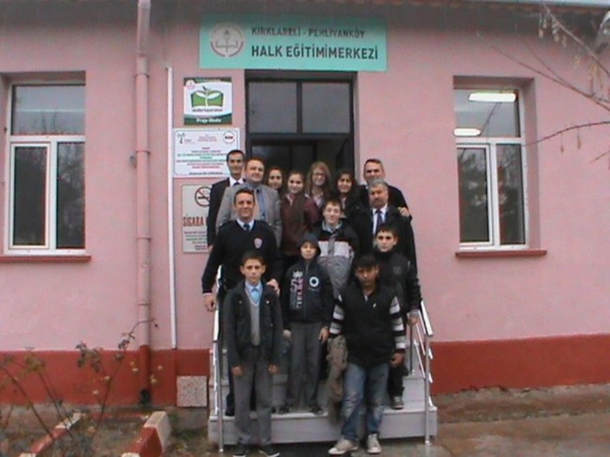 Kırklareli\'de Öğrencilere Akran Zorbalığı Anlatılıyor