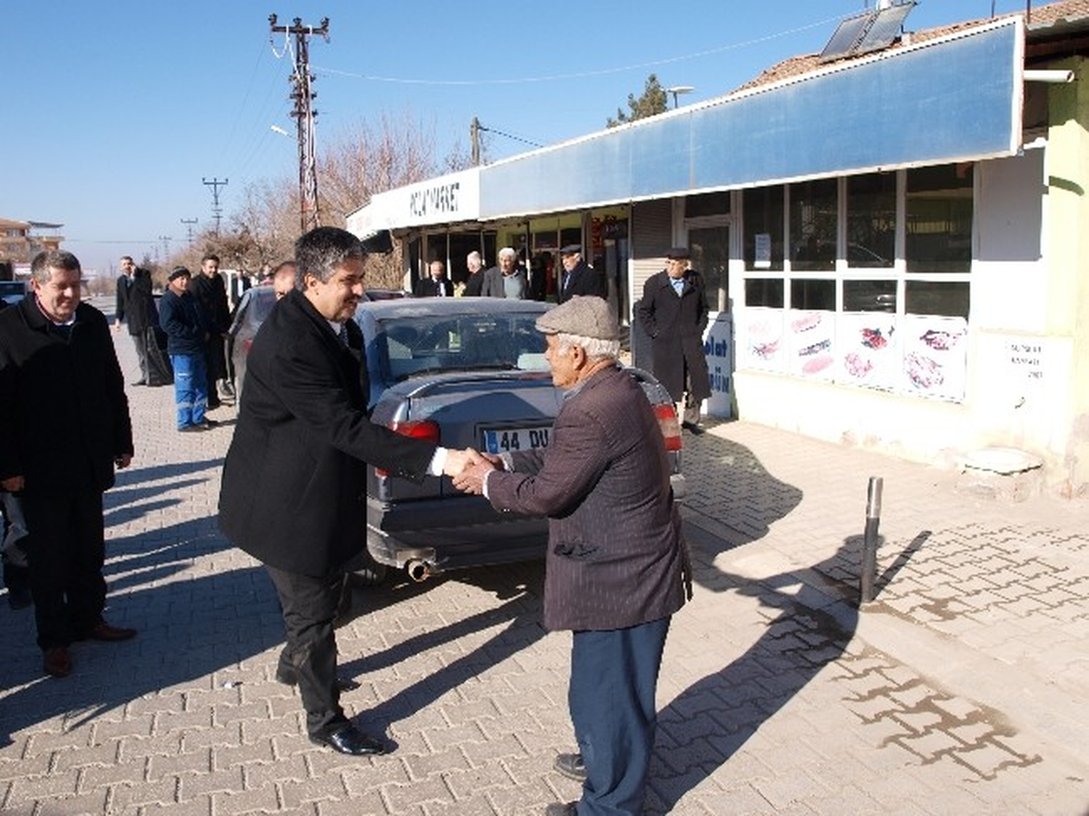 Porgalı Dilek Beldesine Ziyaret Ederek, Semt Pazarı Sözü Verdi