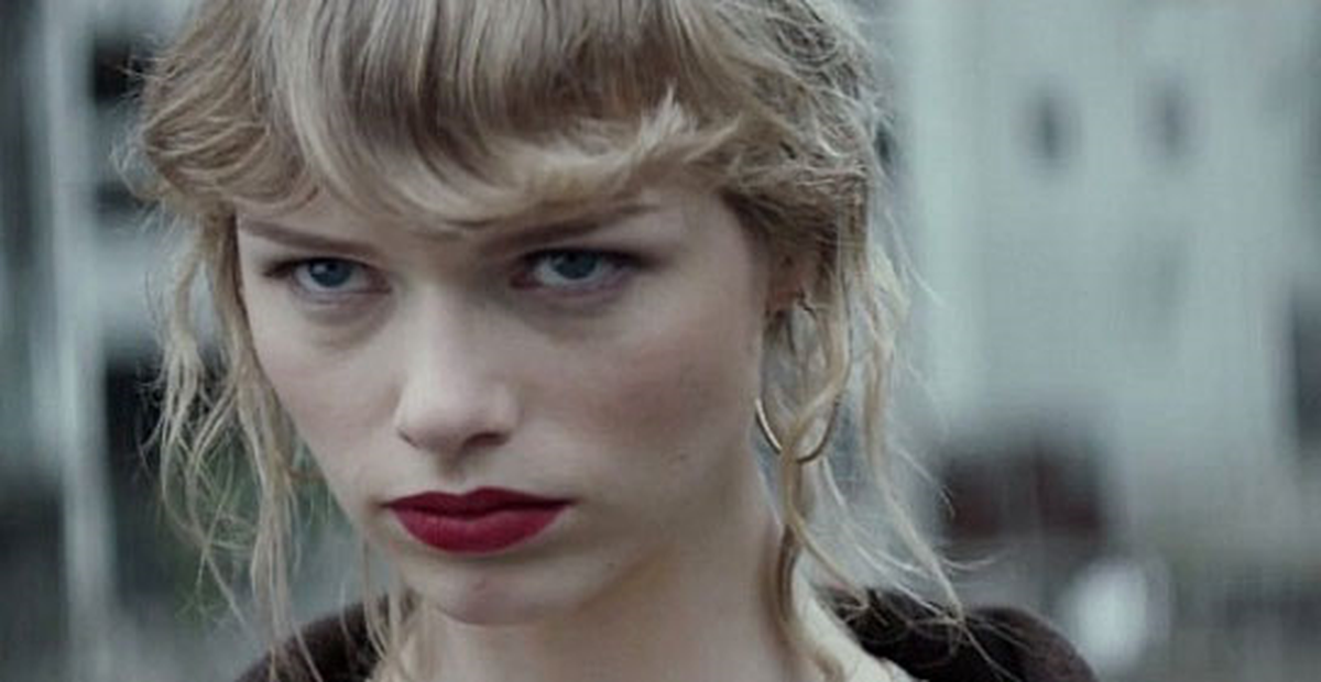 'Savaşma Seviş' Sloganlı Deodorant Reklamı