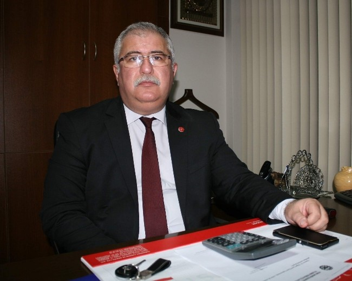 Servis Duraklarını İşgal Eden Özel Otolar Trafiğin Aksamasına Neden Oluyor
