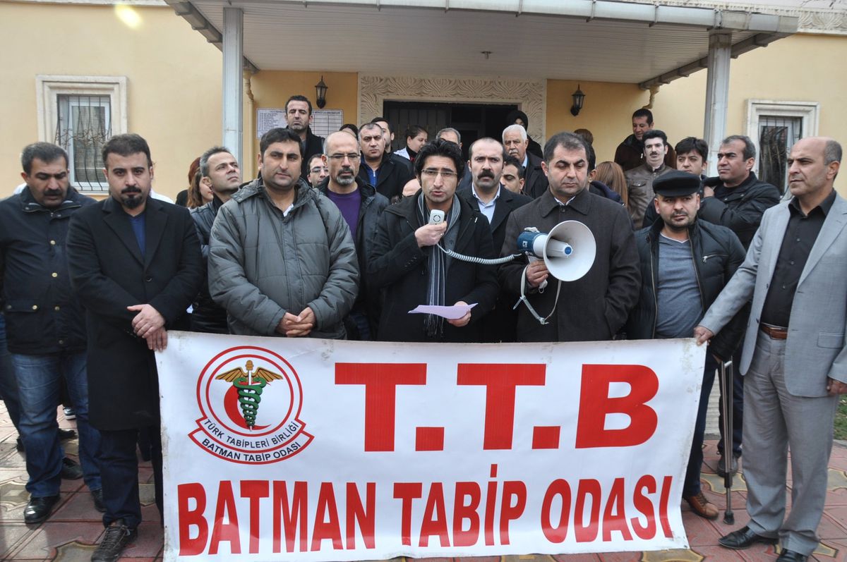 Tabipler, Torba Yasasını Protesto Etti