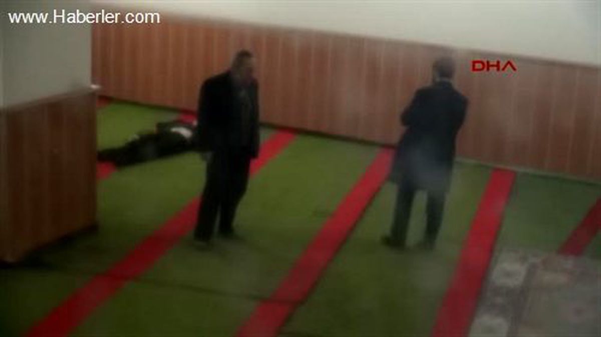 Tır Şoförü, Mescitte Öldürüldü