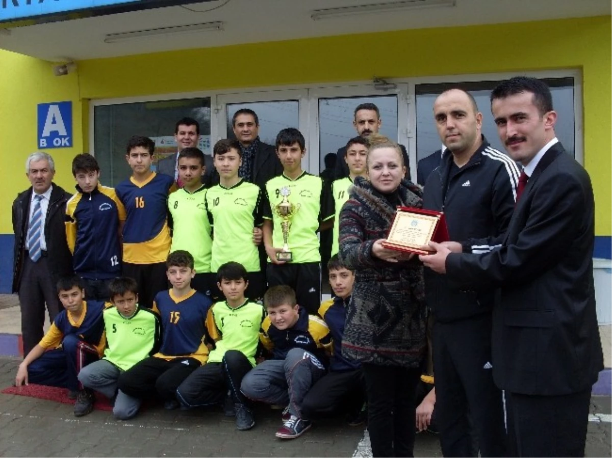 Türk Eğitim Sen\'den Şampiyon Okula Ziyaret
