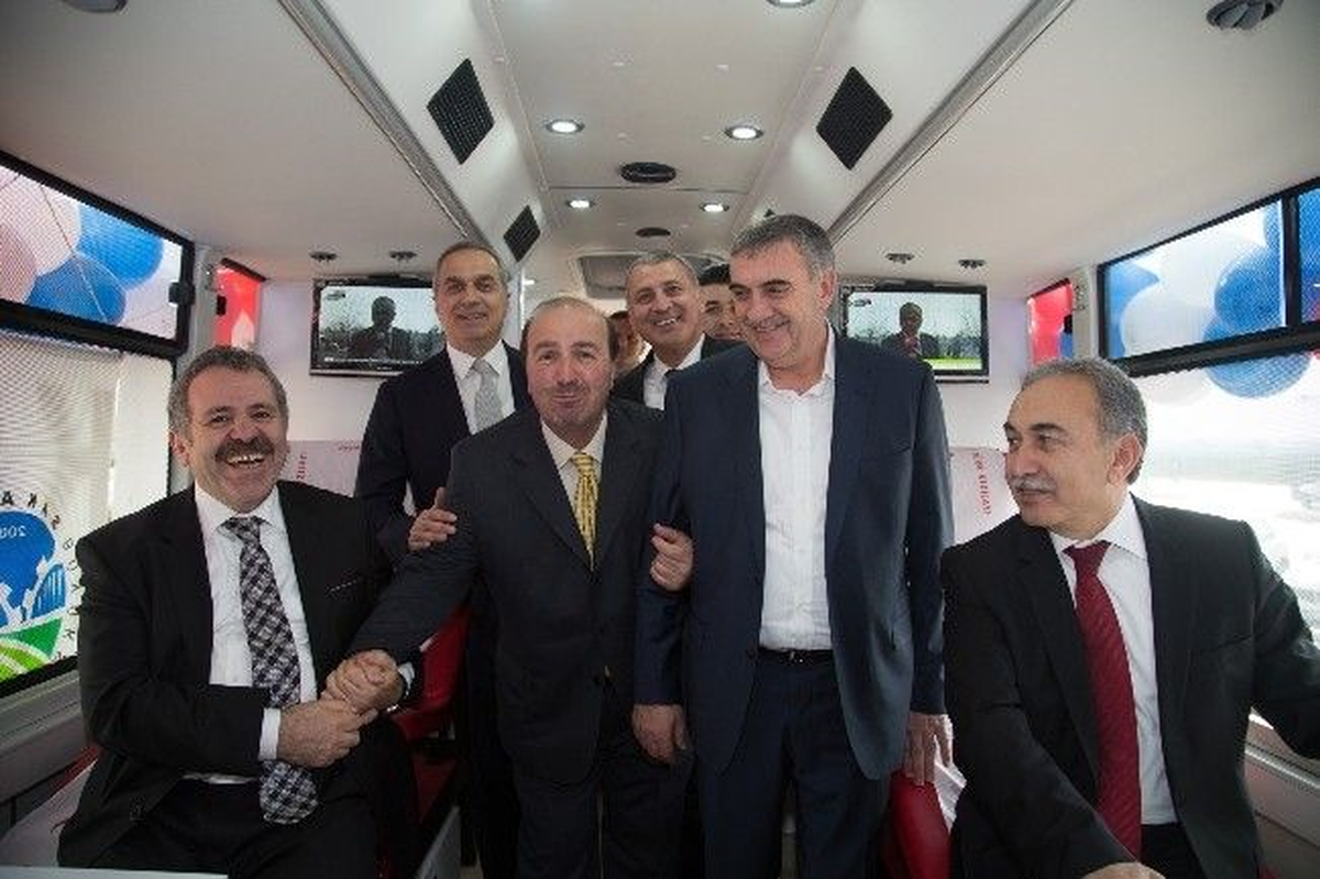 Türk Kızılayı\'na Araç Yardımı