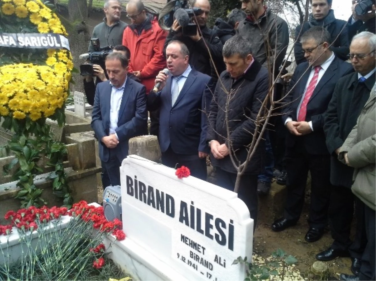 Usta Gazeteci Mehmet Ali Birand Mezarı Başında Anıldı