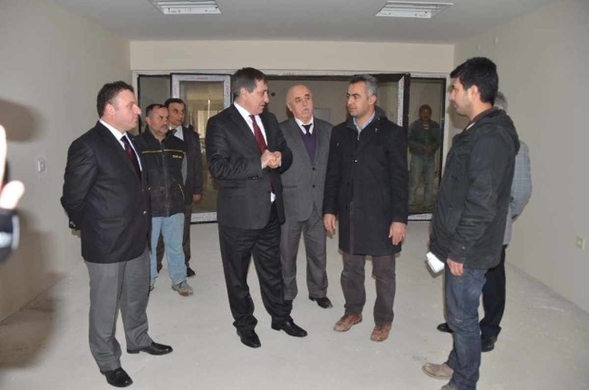 Vali Küçük, Kültür Merkezi İnşaatını İnceledi