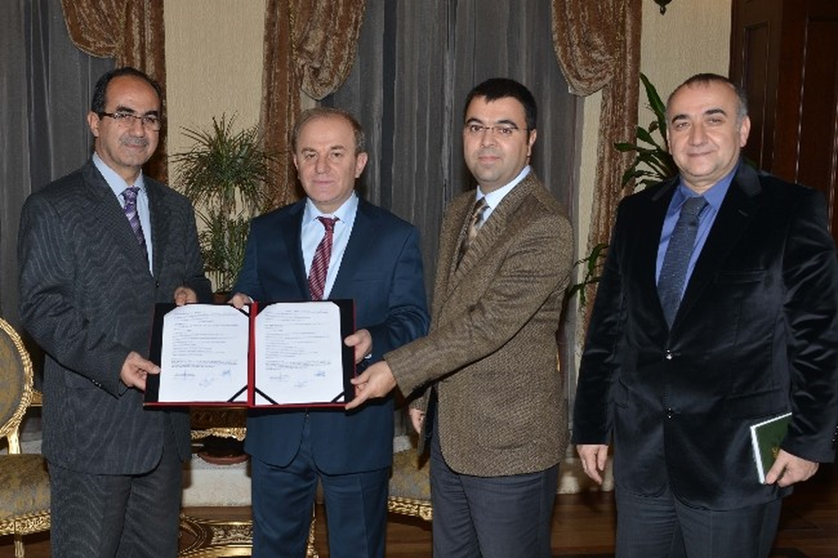 Vali Öztürk "Bilinçli Anneler Sağlıklı Nesiller Projesi" Protokolünü İmzaladı