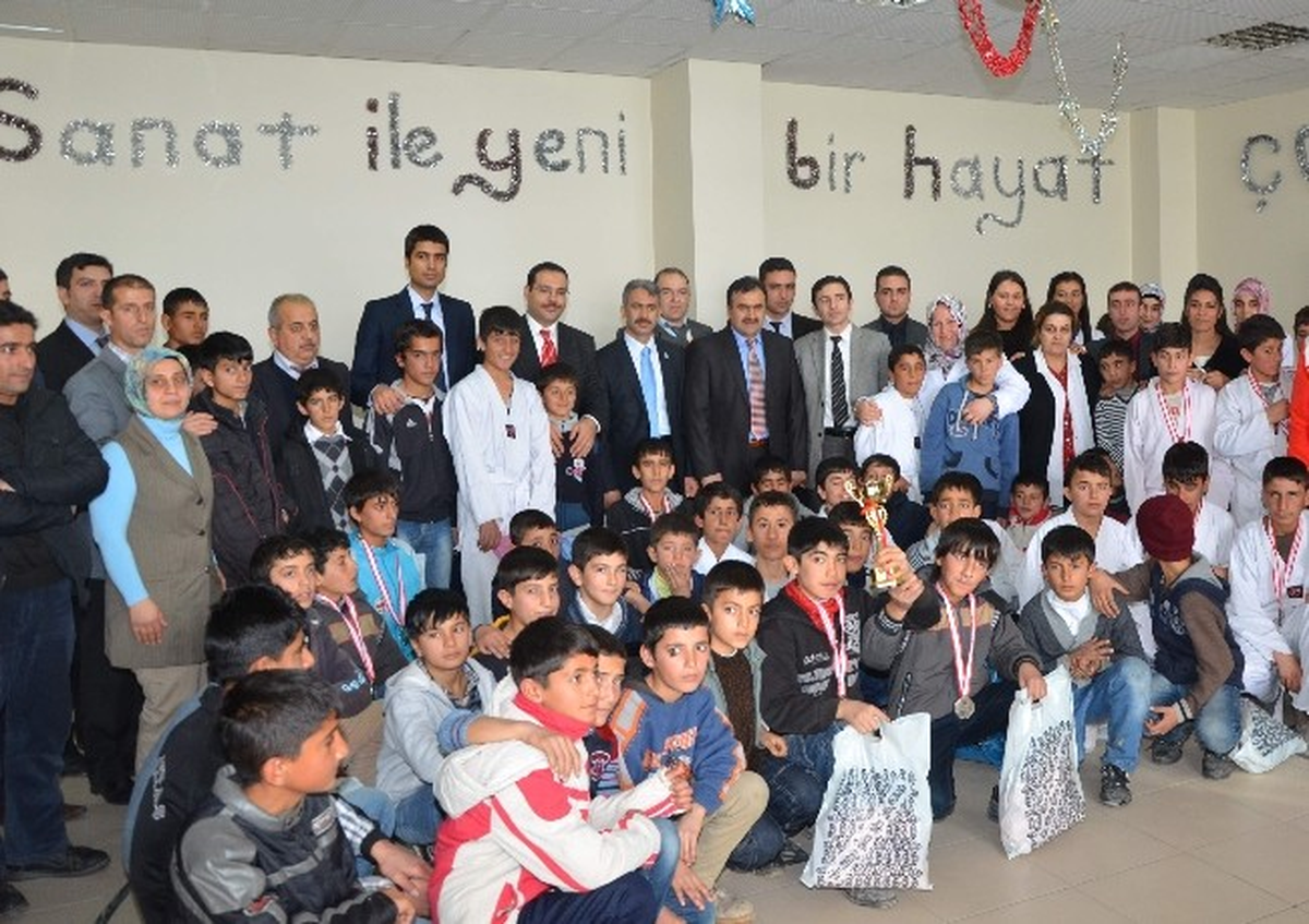 Vangölü Çocuk ve Gençlik Merkezi\'de Ödül Töreni