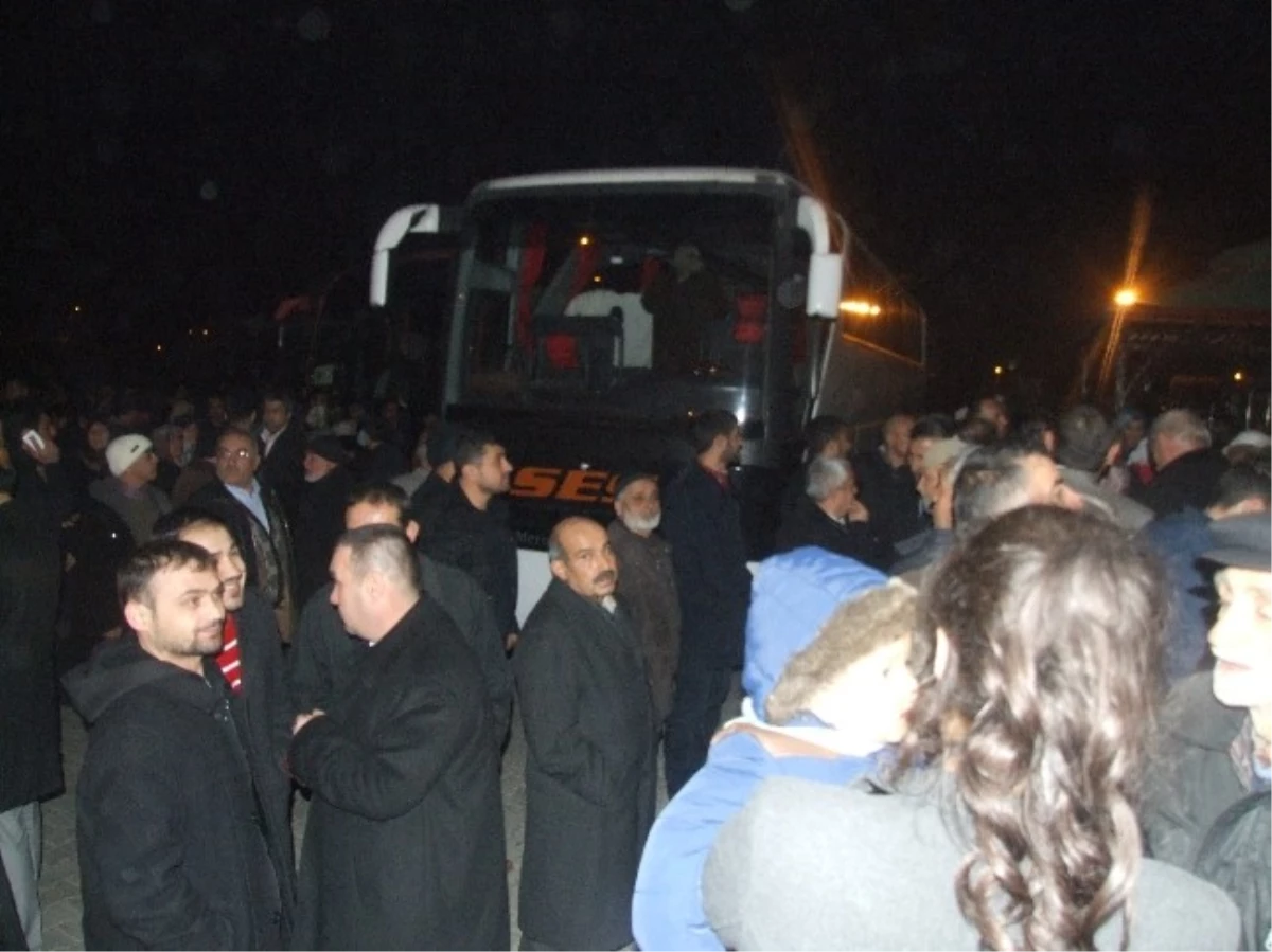 Yerköy\'de Umre Yolcuları Dualarla Uğurlandı