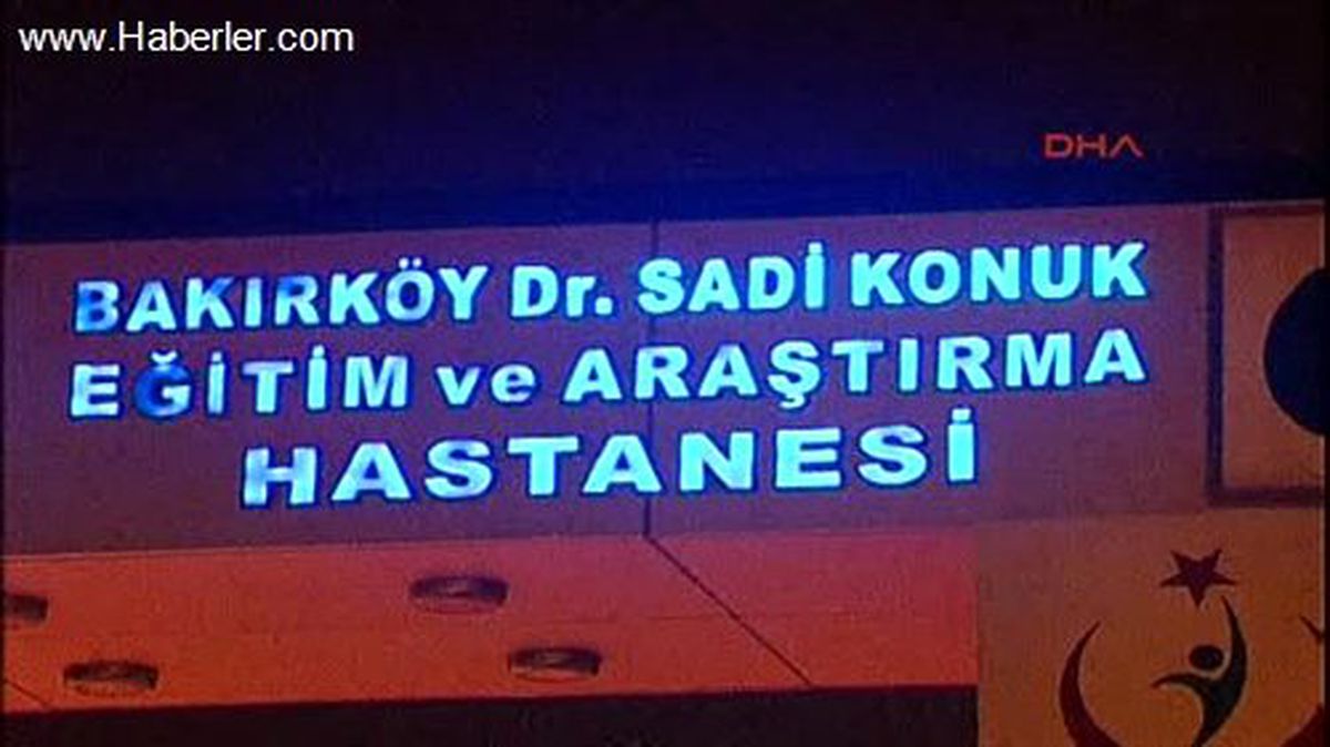 Bahçelievler\'de Bir Çocuk Parkında Battaniyeye Sarılı Halde 2 Günlük Bebek Bulundu.