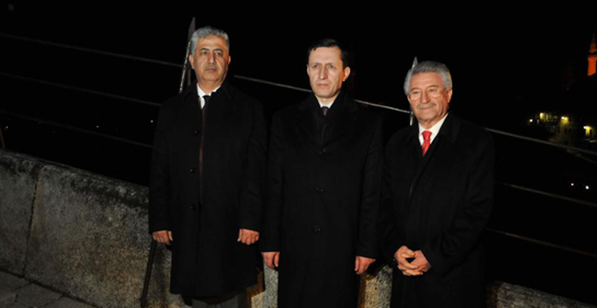 Başbakan Yardımcısı Emrullah İşler İlahi Okudu