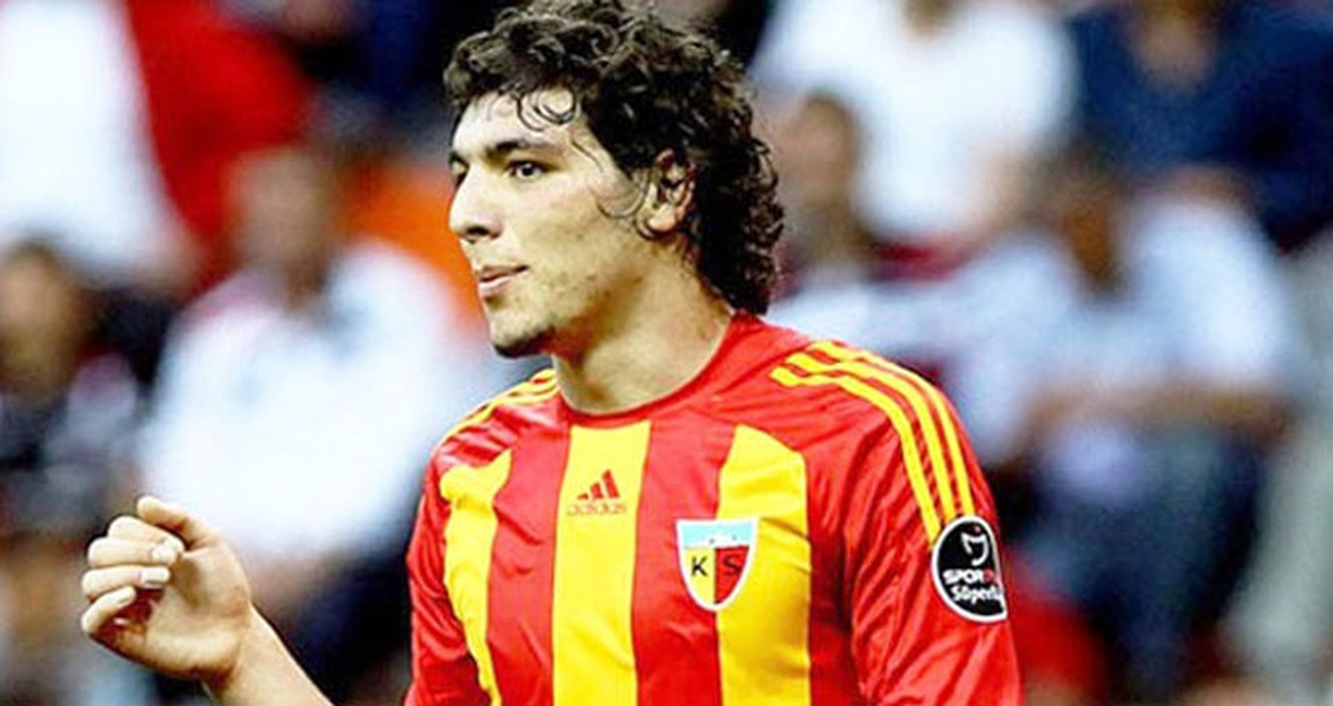 Bir İmza da Salih'ten