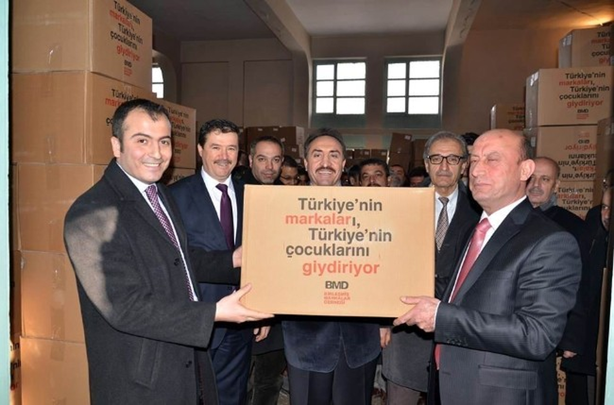 Erzincan\'da Binlerce Öğrenciye Ayakkabı ve Mont Yardımı