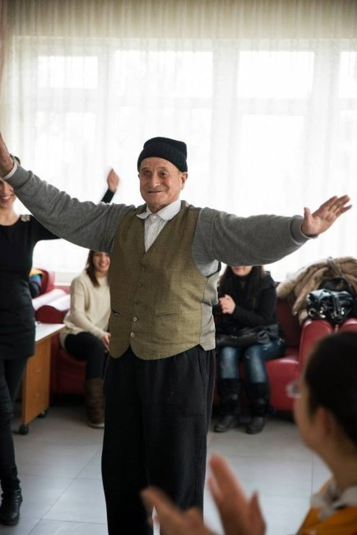 Eskişehir 112 Acil Servis Ailesinden Huzurevi Ziyareti