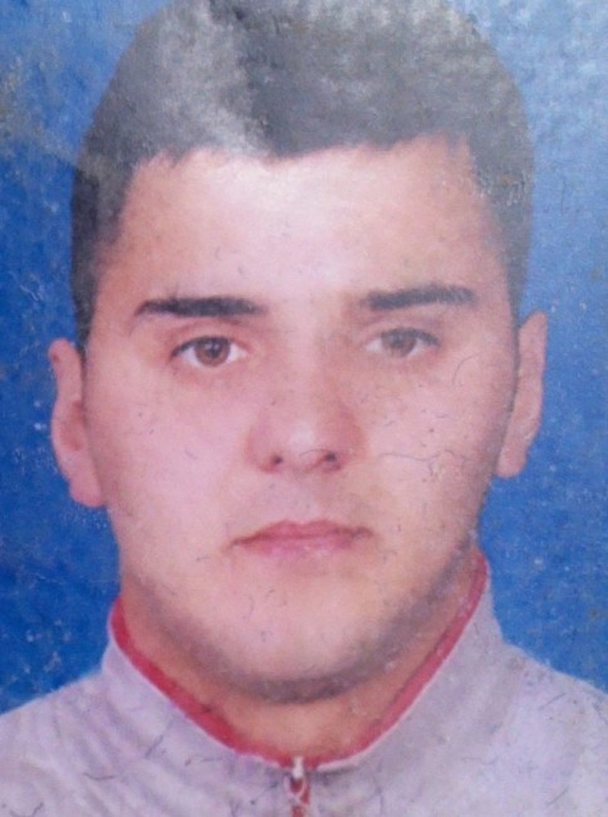 Evinin Bahçesinde Kendini Astı