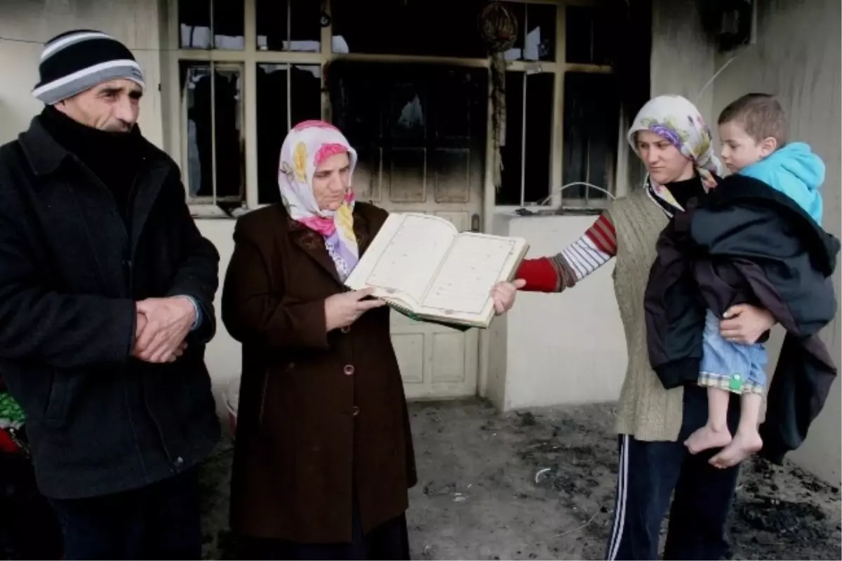 Iğdır\'da Evleri Yanan Aile Kış Günü Ortada Kaldı