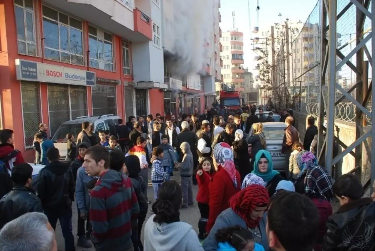 İş Yerinde Çıkan Yangın Paniğe Neden Oldu