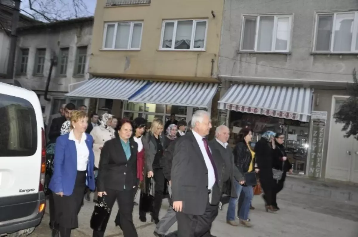 MHP, Erol Demirhisar\'la Tirilye\'ye Çıkarma Yaptı