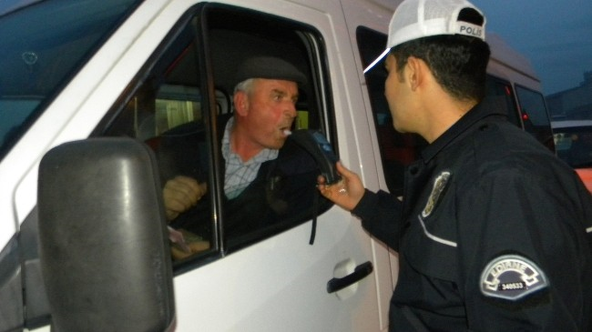 Öğrenci Servisi Şoförlerine Alkol Kontrolü Yapıldı