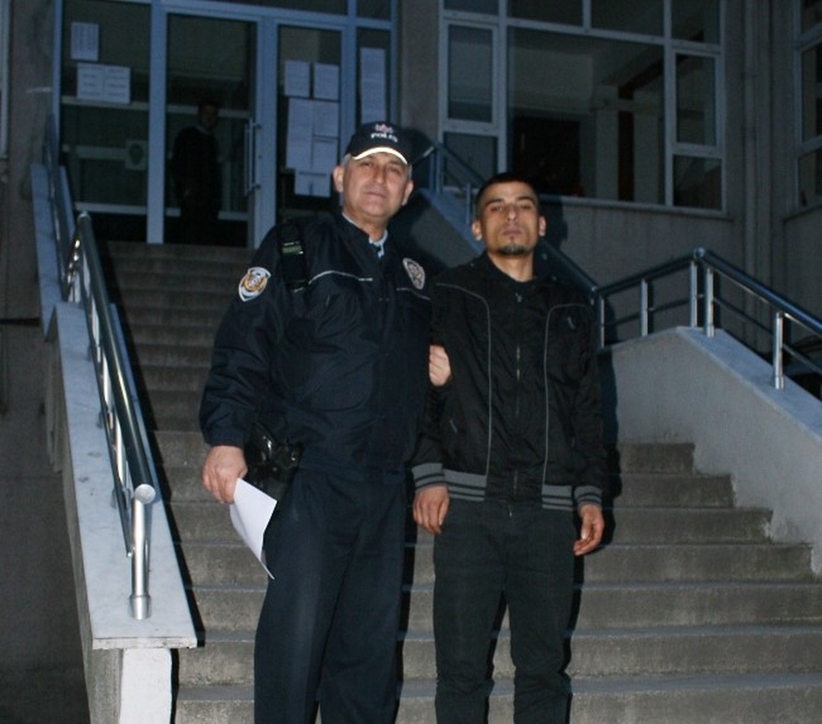 Uyuşturucu Kullanıp Öğrenci ve Polislere Saldıran Genç Serbest Bırakıldı