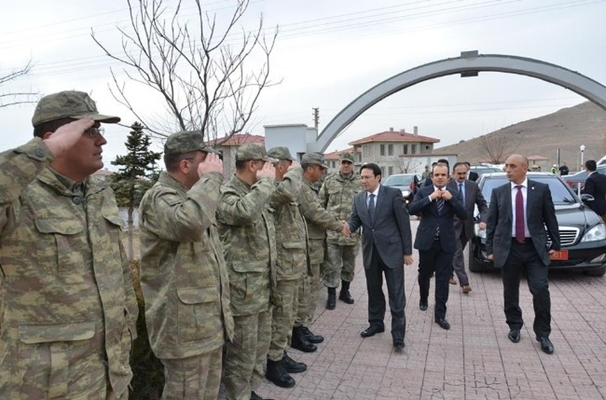 Erzincan Valisi Akdemir, Üzümlü\'yü Ziyaret Etti