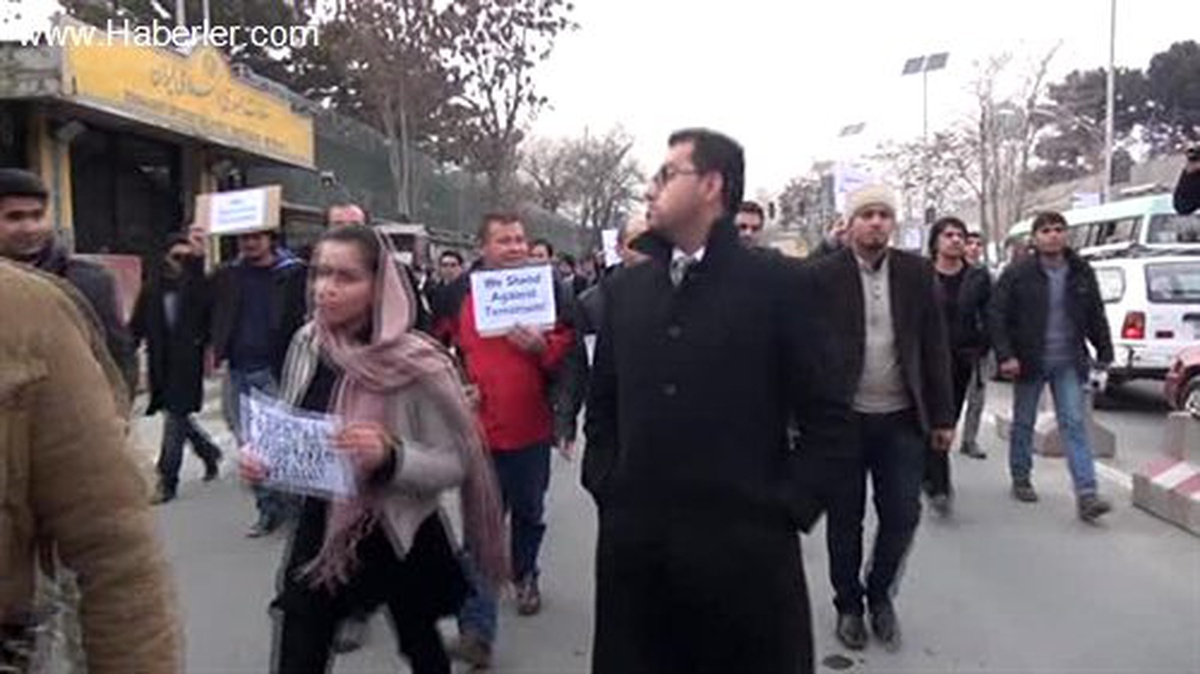 Afganistan\'da ilk kez teröre karşı gösteri -
