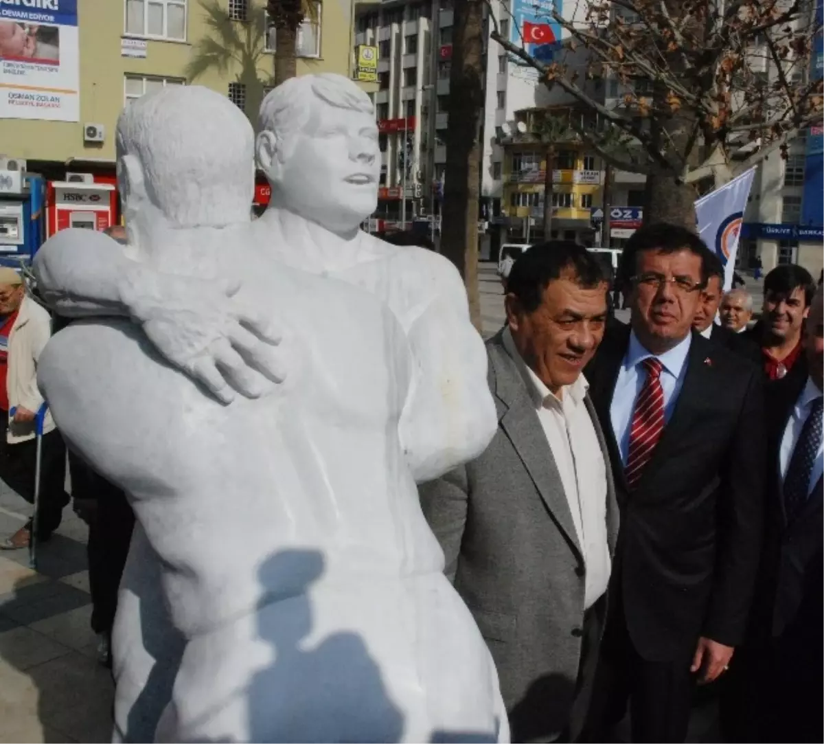 "Çakallar Kendini Aslan Zannediyor"