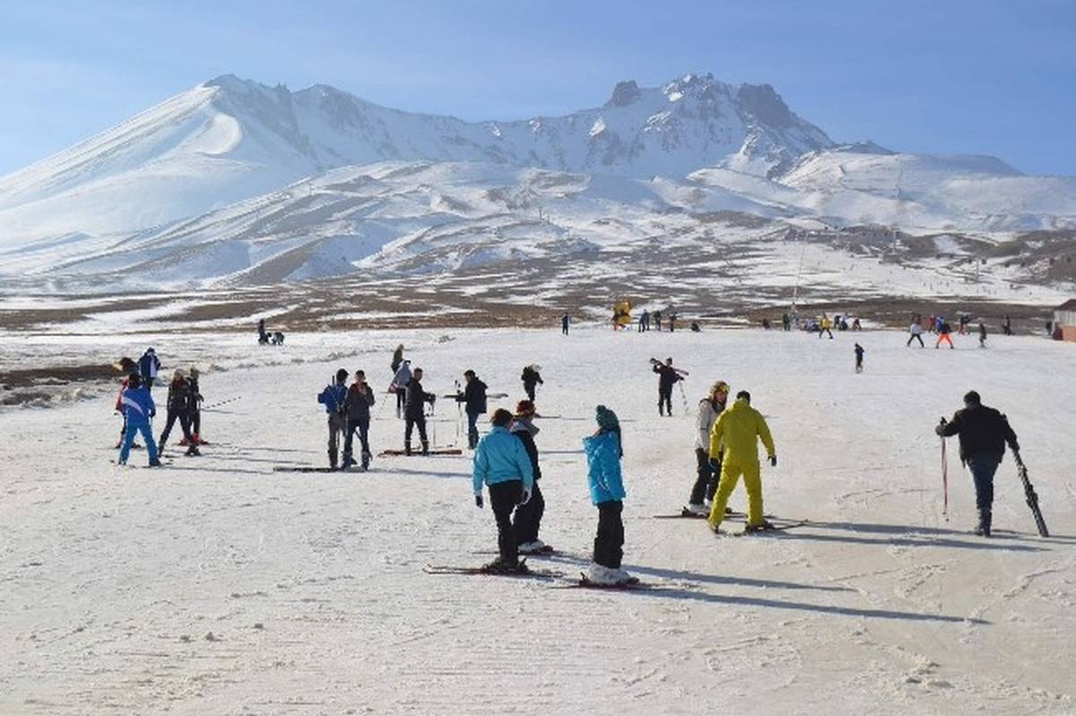 Erciyes\'te Snow Academia Kayak Kursu Açıldı