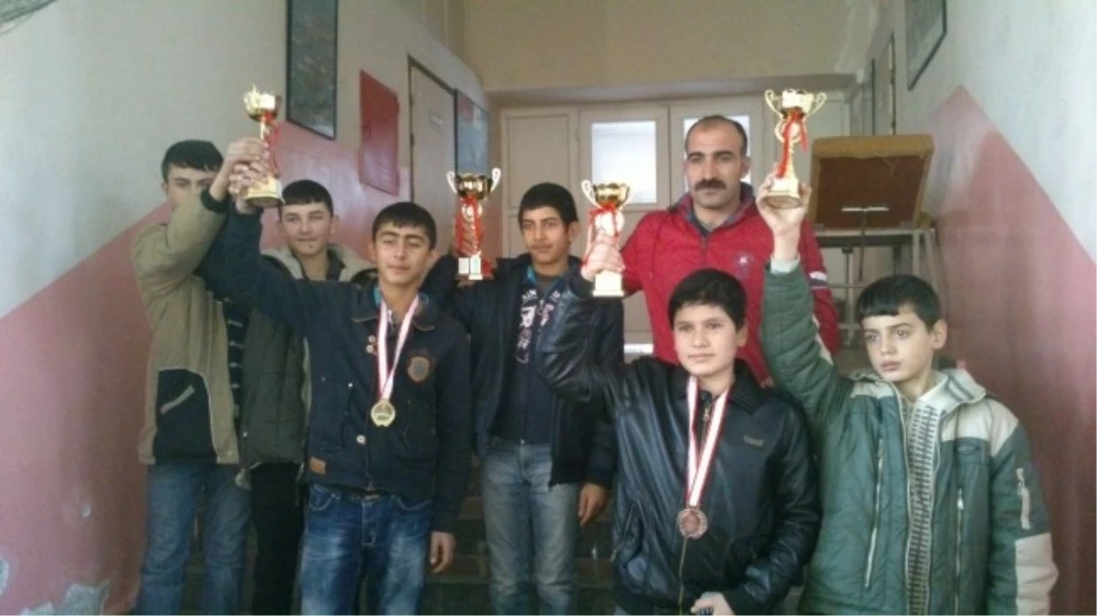 Erzincan\'da Okul Sporları Satranç Turnuvası Yapıldı