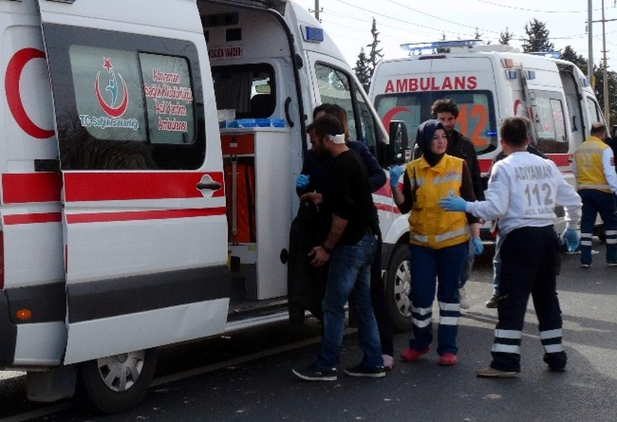 Futbol Topu Kazaya Neden Oldu: 4 Yaralı
