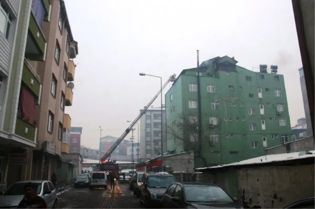 Iğdır'da Otelin Çatı Katında Yangın