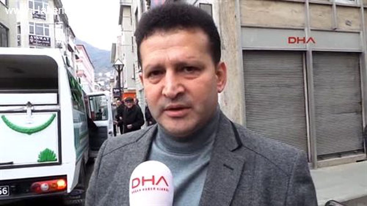 Kızını Son Yolculuğuna Kucağında Taşıdı