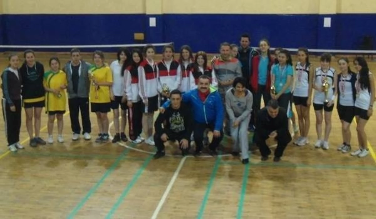Nihat Kantarcı Anadolu Lisesi Badminton\'da İl İkincisi Oldu