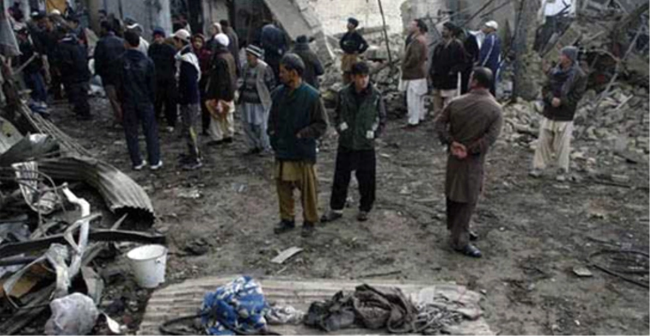 Pakistan\'da Bombalı Saldırı: 15 Asker Hayatını Kaybetti