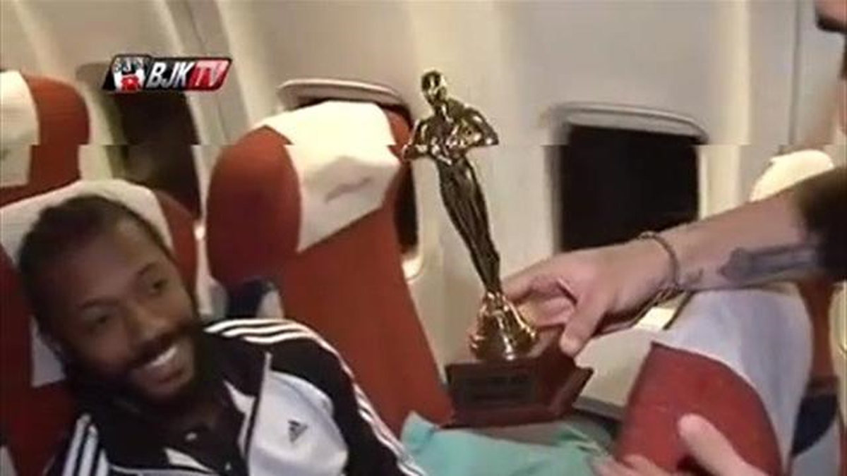 Takım Arkadaşlarından Fernandes\'e Büyük Sürpriz!
