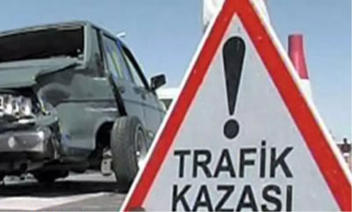 Ulaş\'ta Trafik Kazası: 2 Yaralı