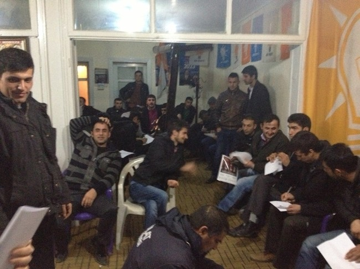 AK Parti Doğanşehir Gençlik Kolları, İstişare Toplantısı Yaptı