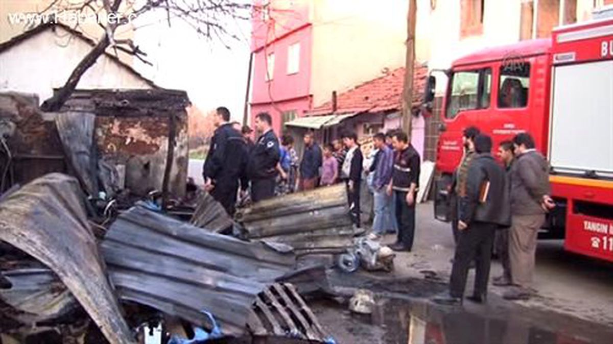 Bursa\'da Yanan Ev Harap Oldu