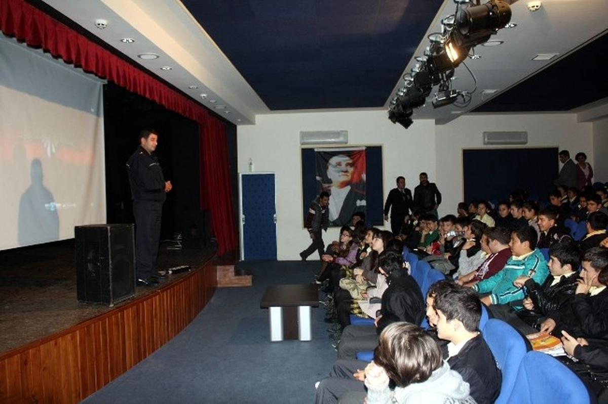Datça Polisi Öğrencileri Uyardı