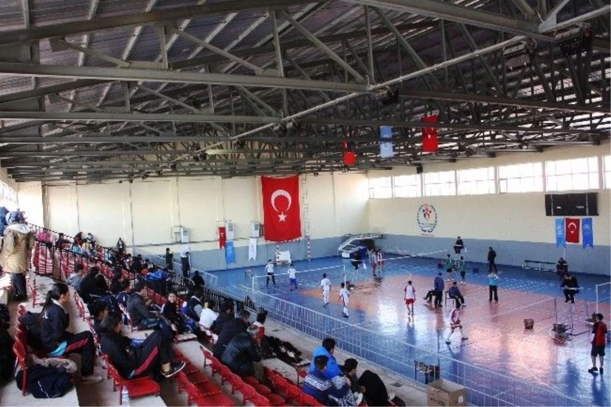 Erzincan\'da Badminton Grup Müsabakaları Başladı