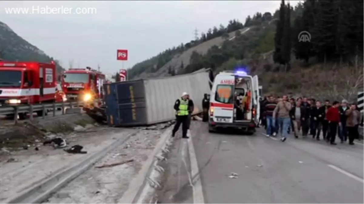 Freni Patlayan Kamyon, Servis Midibüsü ve Otobüse Çarptı: 11 Yaralı