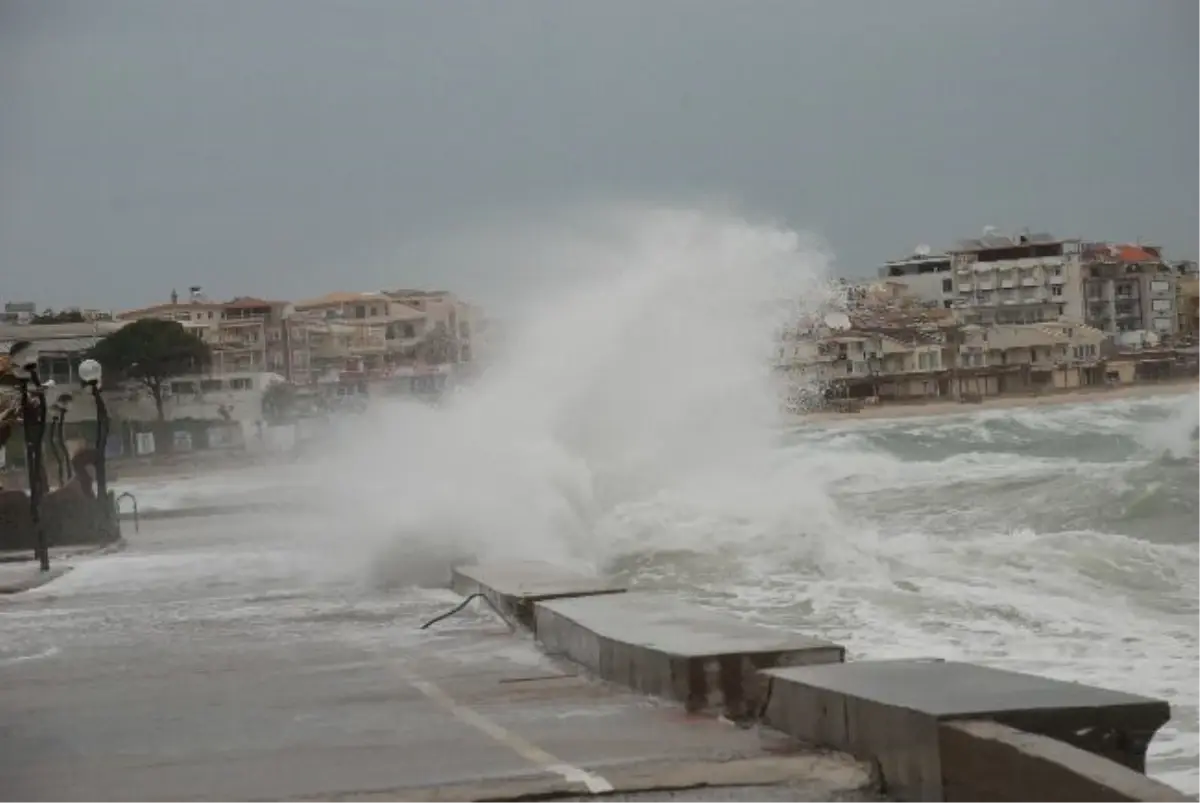 İzmir\'de Fırtına Uyarısı!